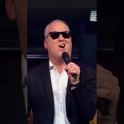 Cover of Na njegovu emociju u glasu niko ne ostaje imun! by Grand Production